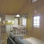 Nina Villa *